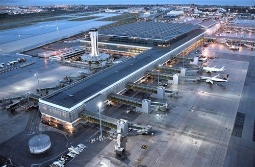 Location de voitures Aéroport de Malaga - des conditions favorables et un large choix. Choisissez des voitures de différentes classes pour voyager confortablement en Espagne. Des prix bas garantis et un service pratique. Réservez dès aujourd'hui !