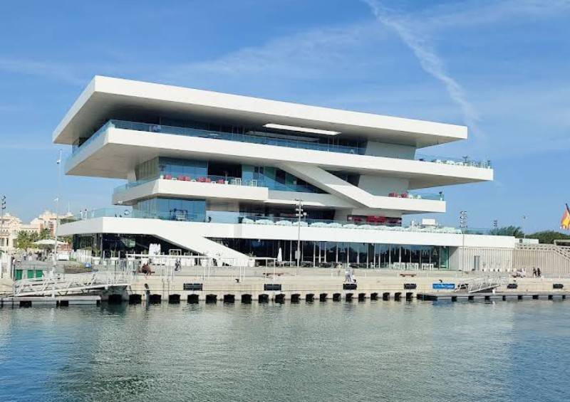 Autovermietung im Hafen von Valencia