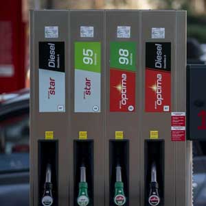 ¿Qué tipo de combustible debo poner en mi coche de alquiler?